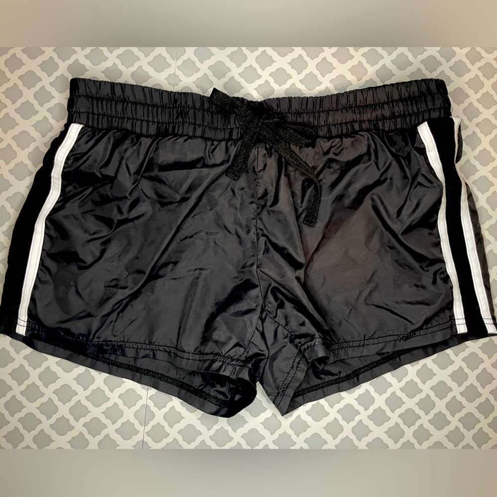Fabletics mid-waisted Active Gym Running Walk Shorts in Black EUC Medium